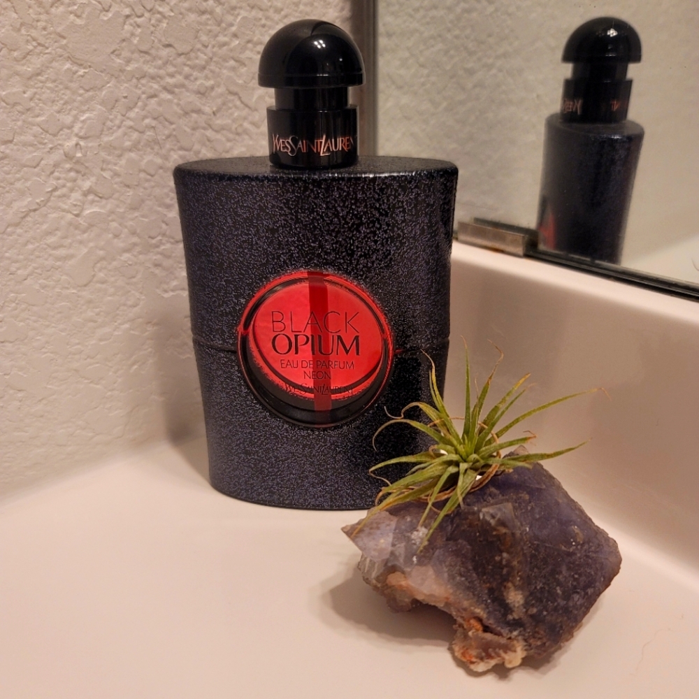 NWOB Yves St. Laurent Eau de Parfum Black Opium 2.5floz